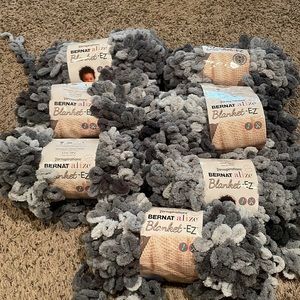 NWOT Set of 7 skeins of Yarnspirations Bernat Alize Blanket-EZ hand-knit grays